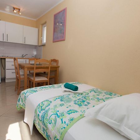 Apartments Damjanovic Makarska Rum bild