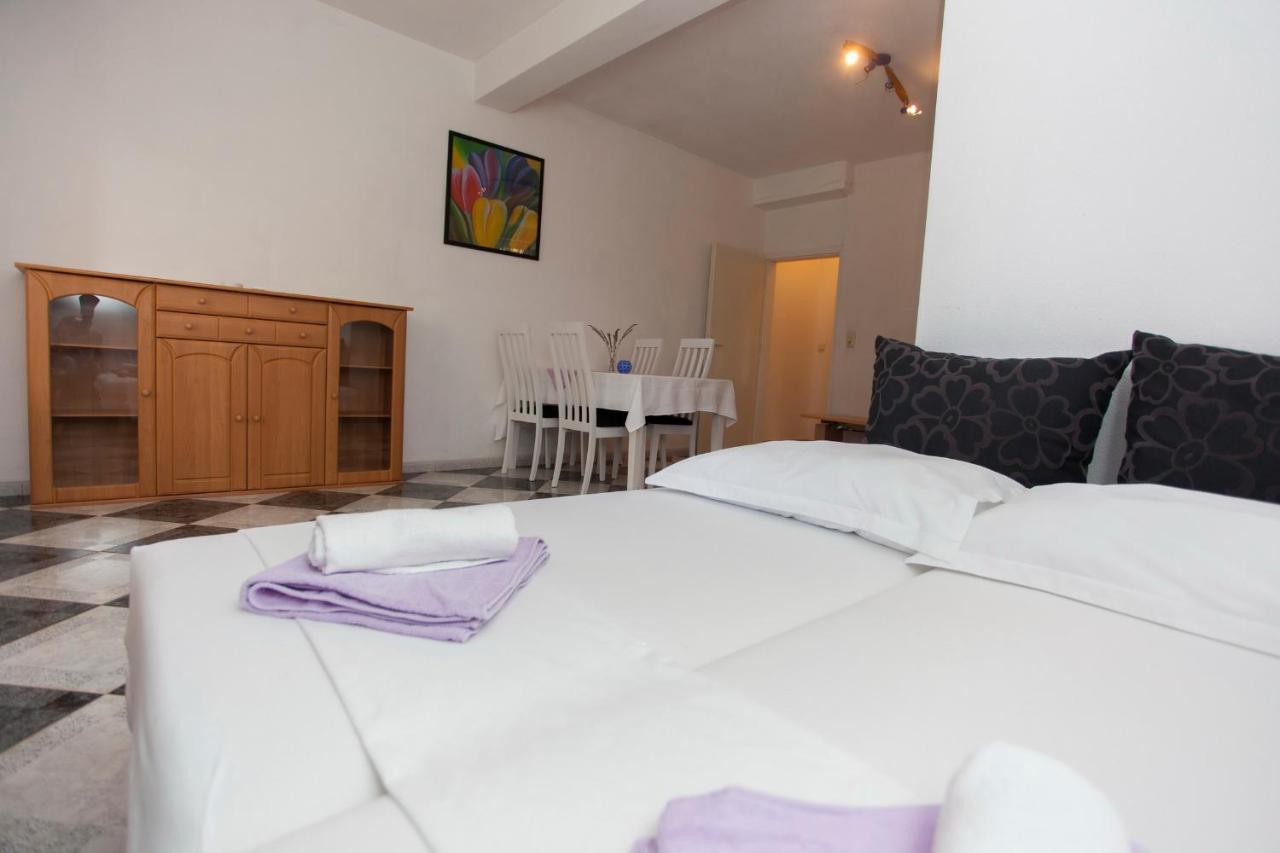 Apartments Damjanovic Makarska Rum bild