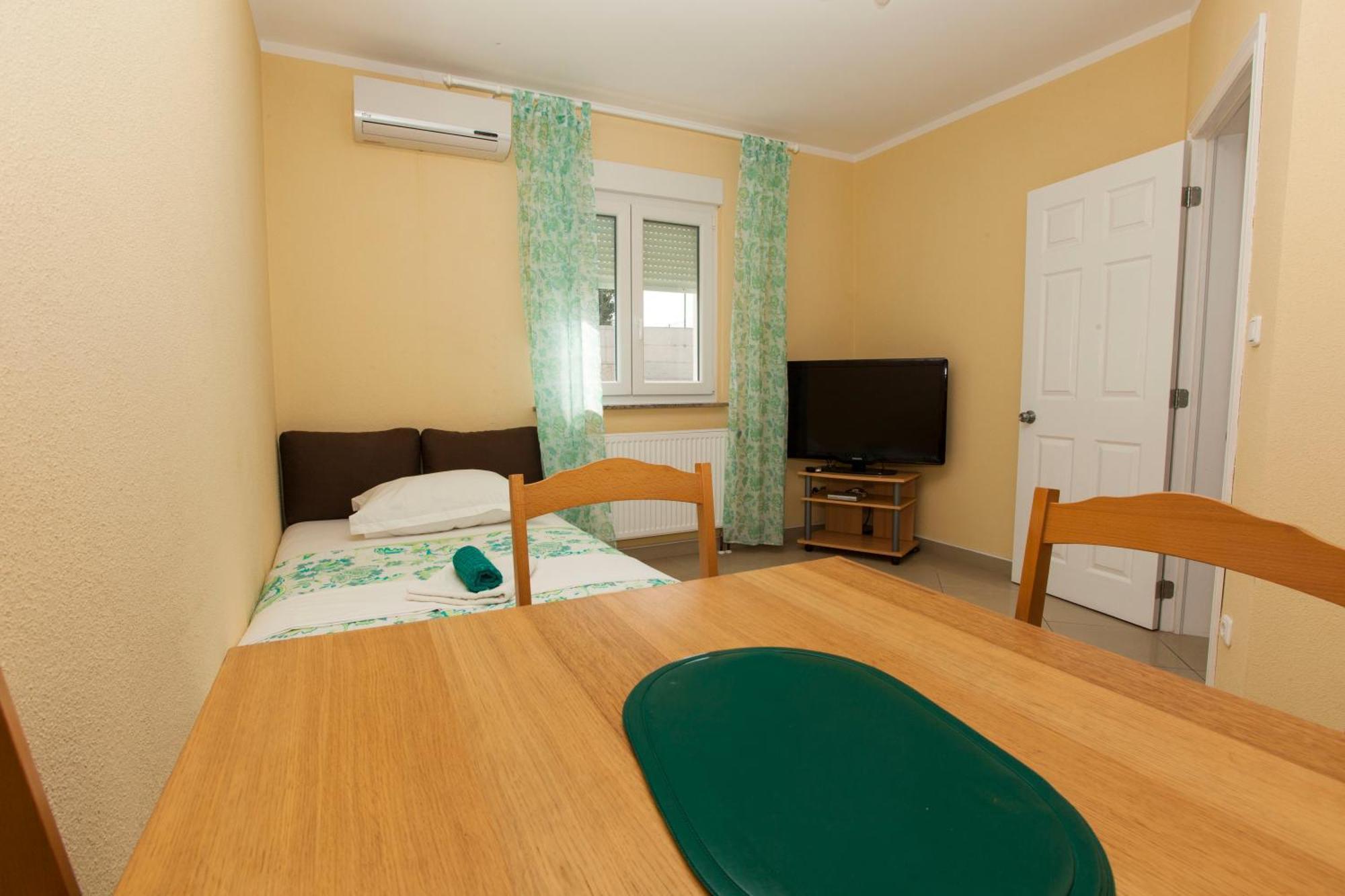 Apartments Damjanovic Makarska Rum bild