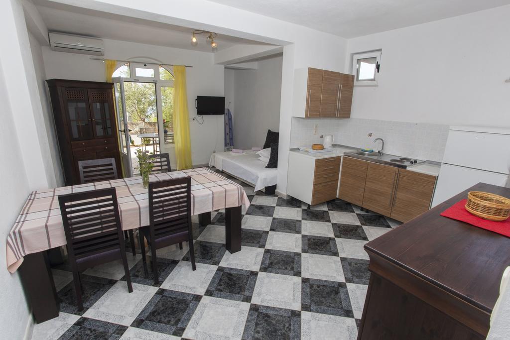 Apartments Damjanovic Makarska Exteriör bild